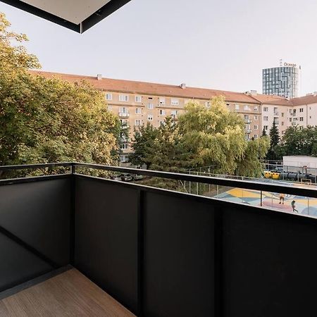 Stylish Apartment Retreat Bratislava Bagian luar foto