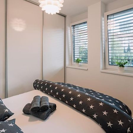 Stylish Apartment Retreat Bratislava Bagian luar foto