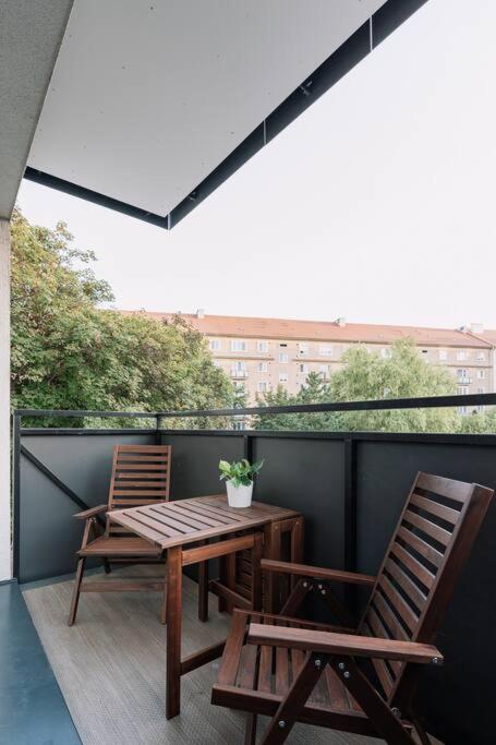 Stylish Apartment Retreat Bratislava Bagian luar foto