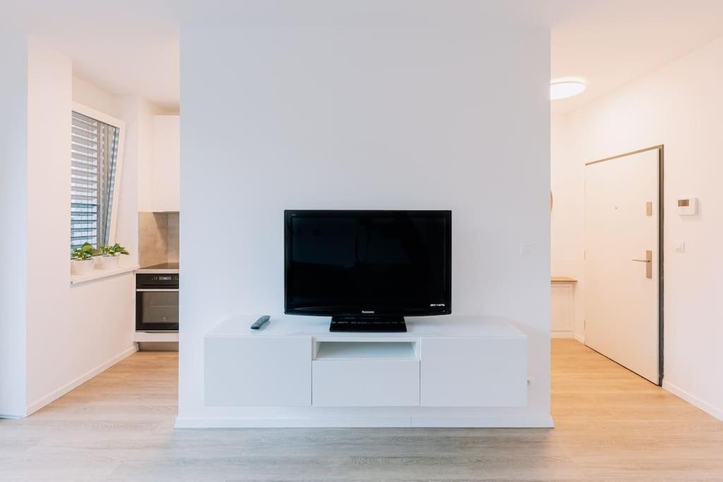Stylish Apartment Retreat Bratislava Bagian luar foto