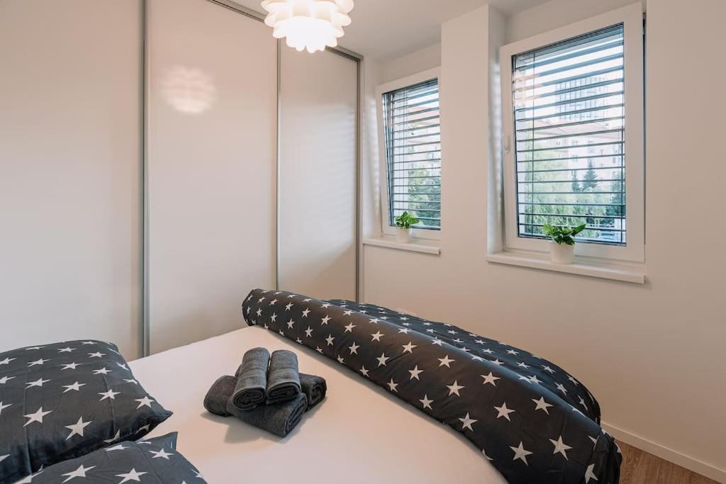 Stylish Apartment Retreat Bratislava Bagian luar foto