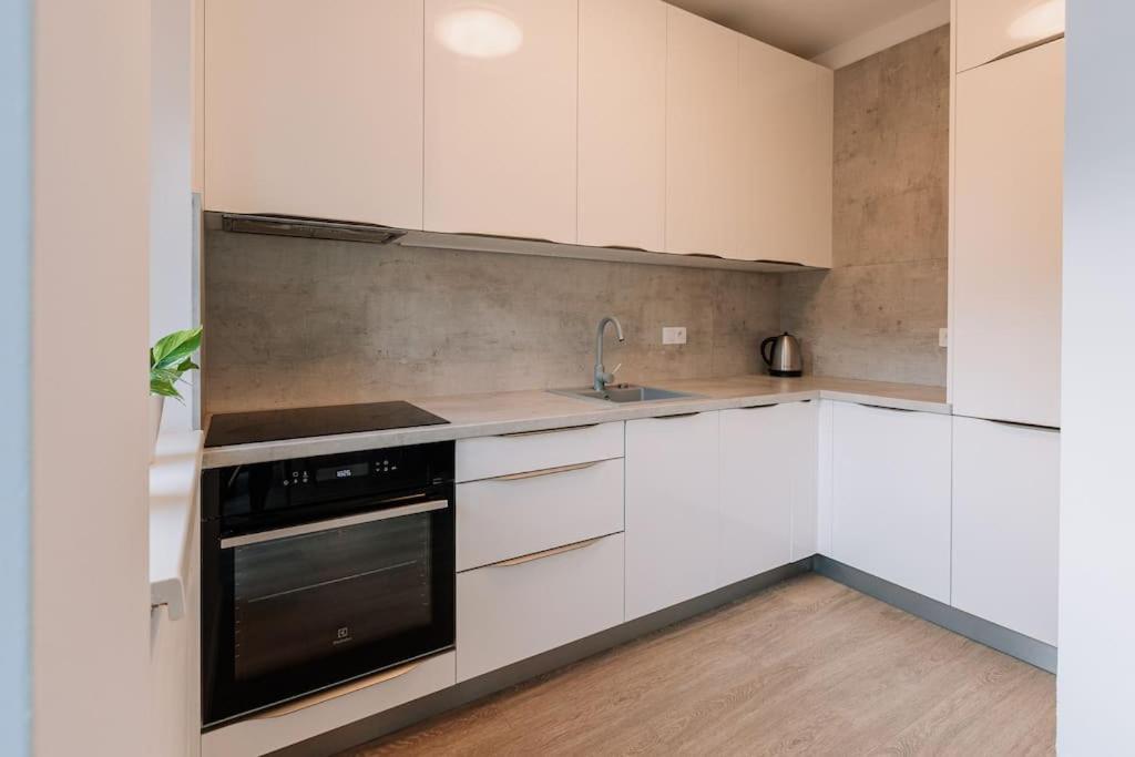 Stylish Apartment Retreat Bratislava Bagian luar foto